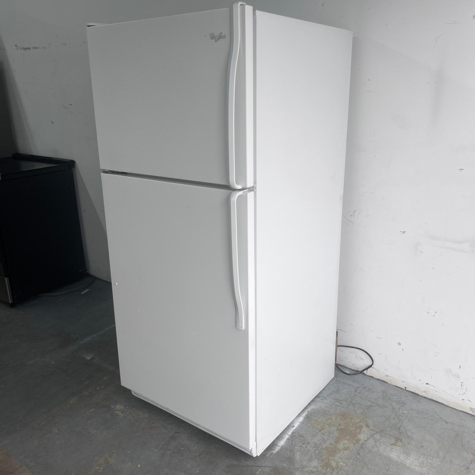 Whirlpool Top and Bottom Refrigerator w/Ice Maker Whirlpool Top and Bottom Refrigerator w/Ice Maker
